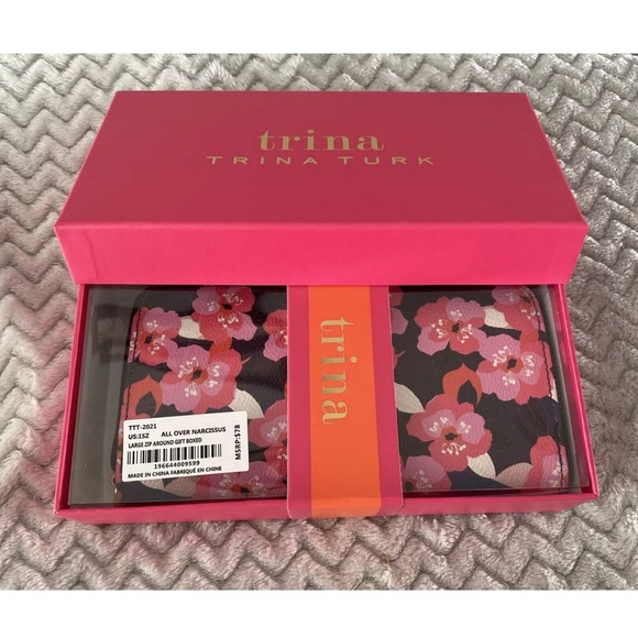 TRINA TURK Large Zip around wallet NWT - Picture 2 of 5